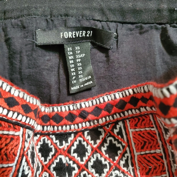 Forever 21 embroidered shorts - Picture 2 of 4